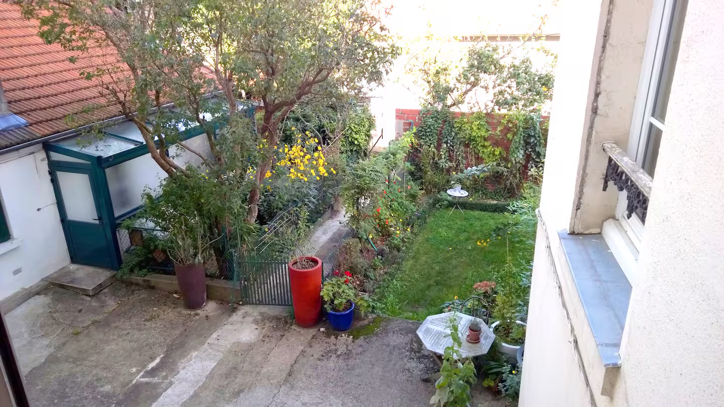Courtyard & greenery view